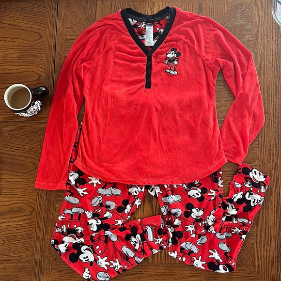 Disney pjs excellent condition size small - Picture 2 of 6